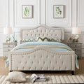 Cama Queen Ivory, cabecero y pie de cama arqueados con botones, detalles de remaches, capacidad para 2 personas