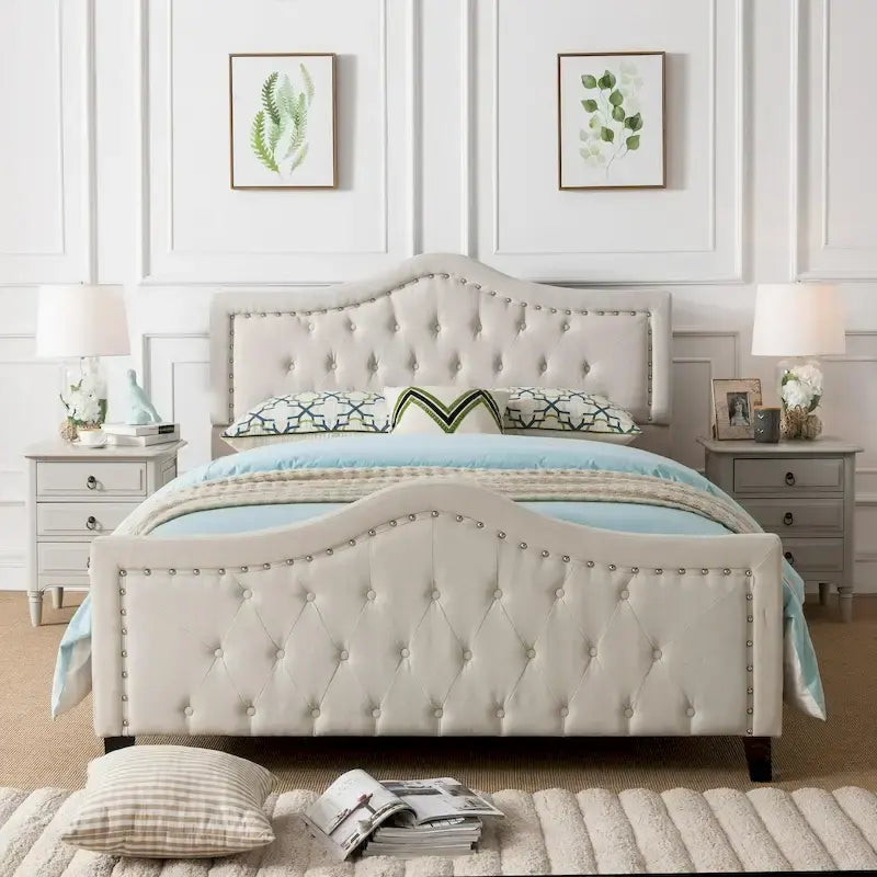 Cama Queen Ivory, cabecero y pie de cama arqueados con botones, detalles de remaches, capacidad para 2 personas