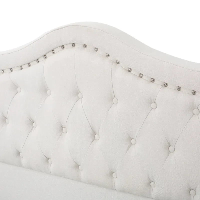 Cama Queen Ivory, cabecero y pie de cama arqueados con botones, detalles de remaches, capacidad para 2 personas