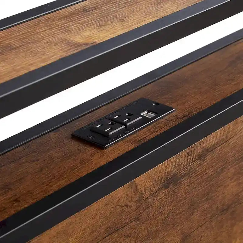Cama de plataforma de metal negro y marrón con cabecero y piecero de madera, tamaño matrimonial, para 1 persona