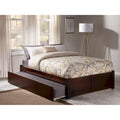 Cama King con plataforma y nido individual XL en nogal/blanco/espresso/gris, capacidad para 2 personas